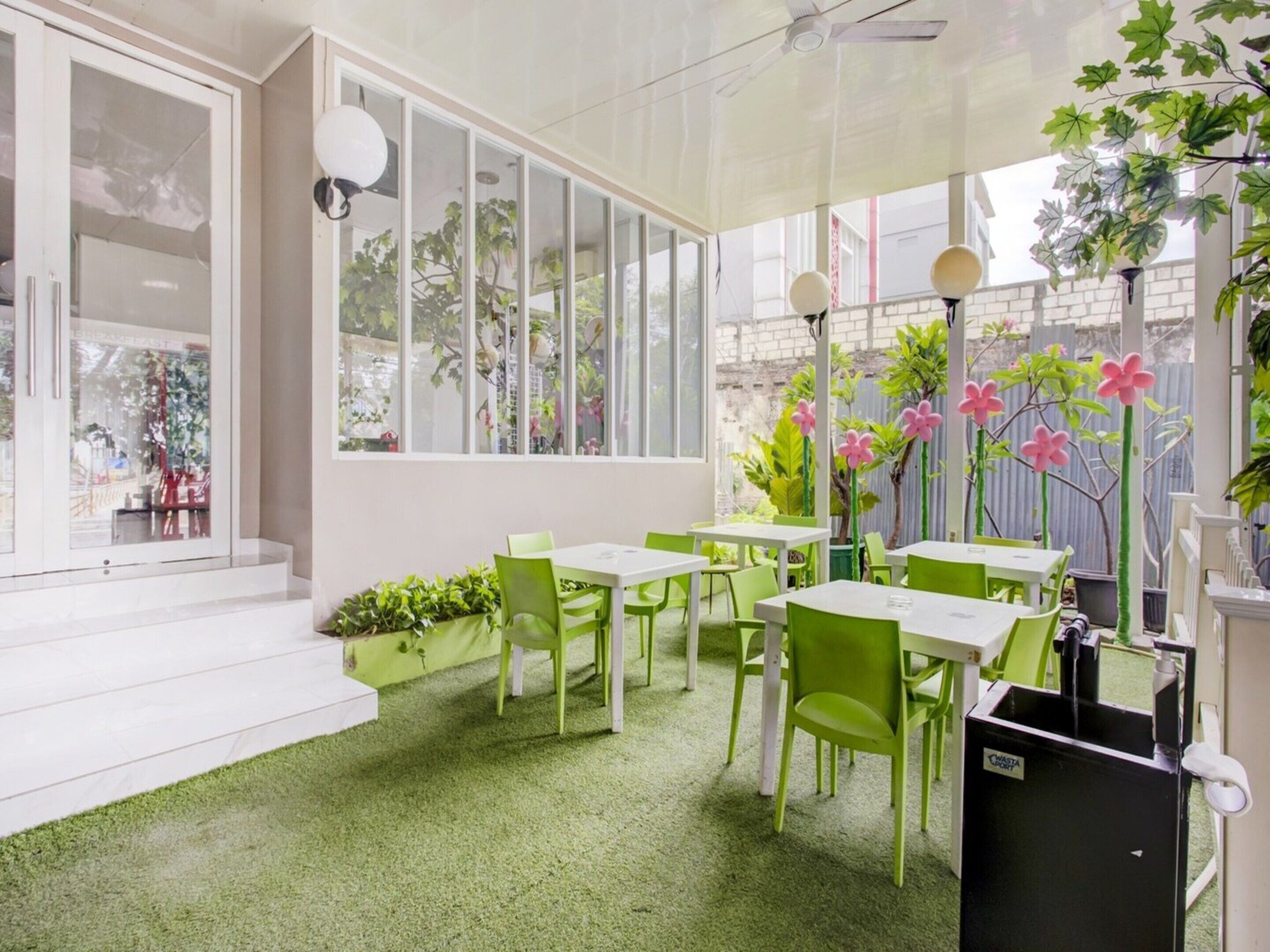 House | Outdoor dining