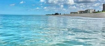 Venice Getaway 3 Bedrooms, private heated pool
