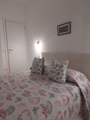 Iron/ironing board, Internet, bed sheets - Vrbo Property (Monterosso al Mare)
