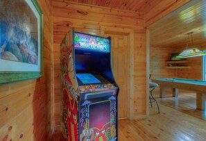 Games room - New Moon (Sevierville)