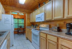 Private kitchen - New Moon (Sevierville)