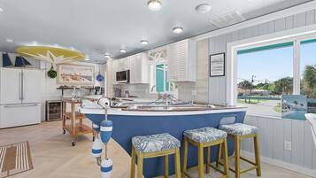 House, Multiple Beds (La De Dah) | Private kitchen | Fridge, microwave, oven, stovetop
