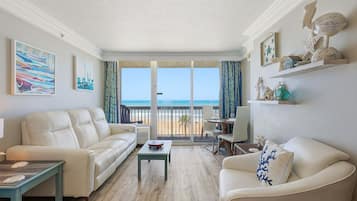 House, 2 Queen Beds, Balcony (Daytona Beach Resort 456) | Living area