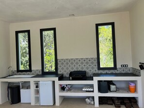 Frigorífic, microones, forn i placa de cuina