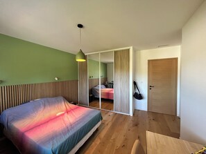 WiFi, bed sheets - Vrbo Property (Saint-Clément-de-Rivière)
