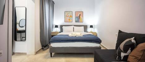 Iron/ironing board, WiFi, bed sheets