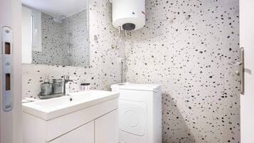Shower, hair dryer, towels, shampoo