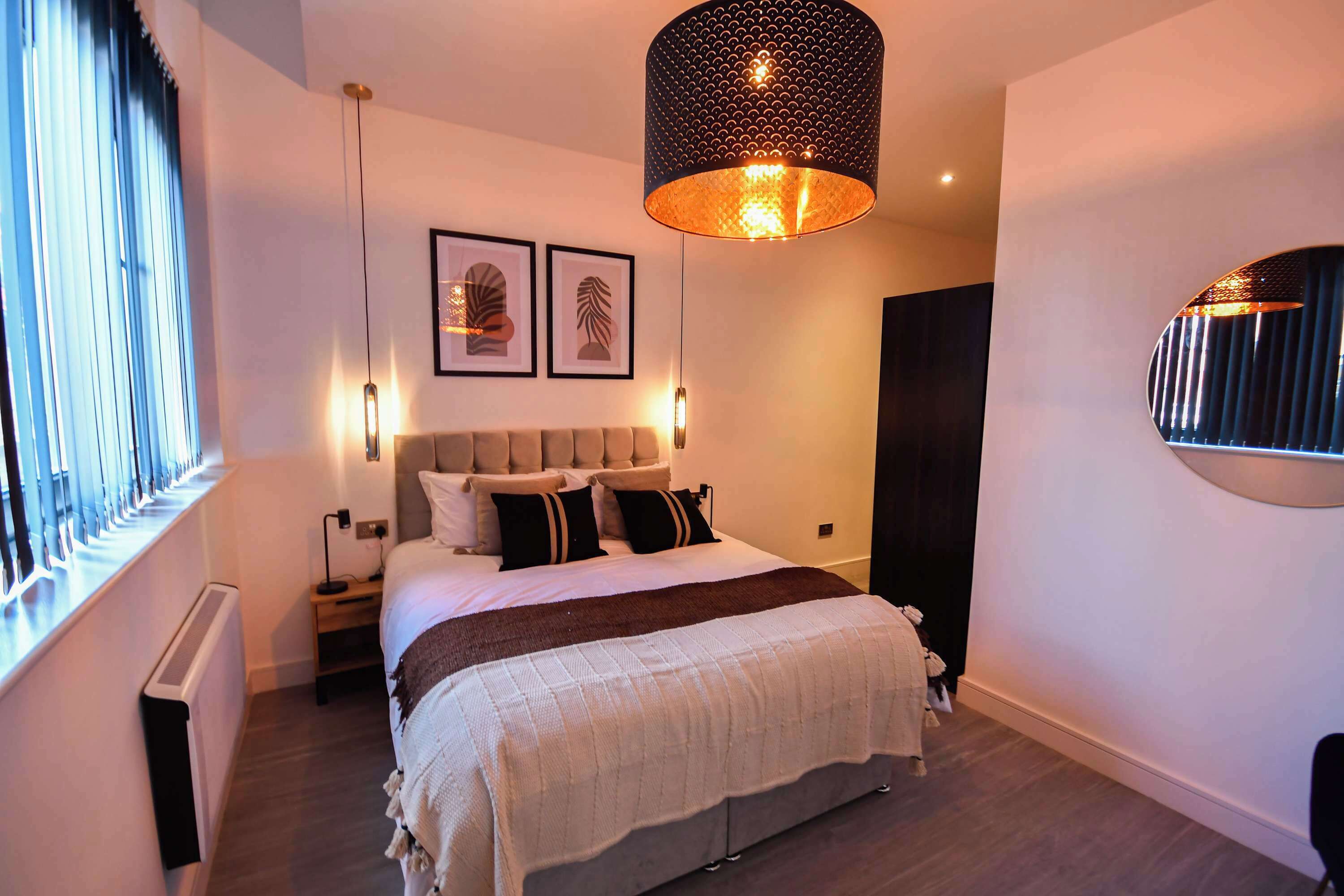 Desk, iron/ironing board, WiFi, bed sheets