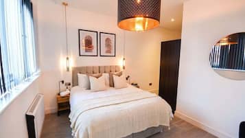 1 bedroom, desk, iron/ironing board, WiFi