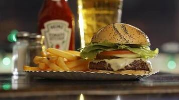 Double Room, Mountain View | Food and drink
