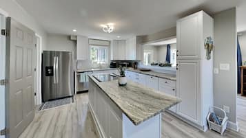 Studio (3 Bedrooms) | Property amenity