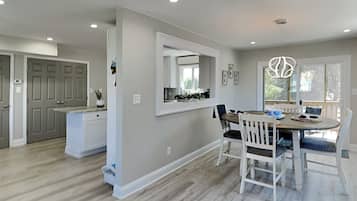 Studio (3 Bedrooms) | Property amenity