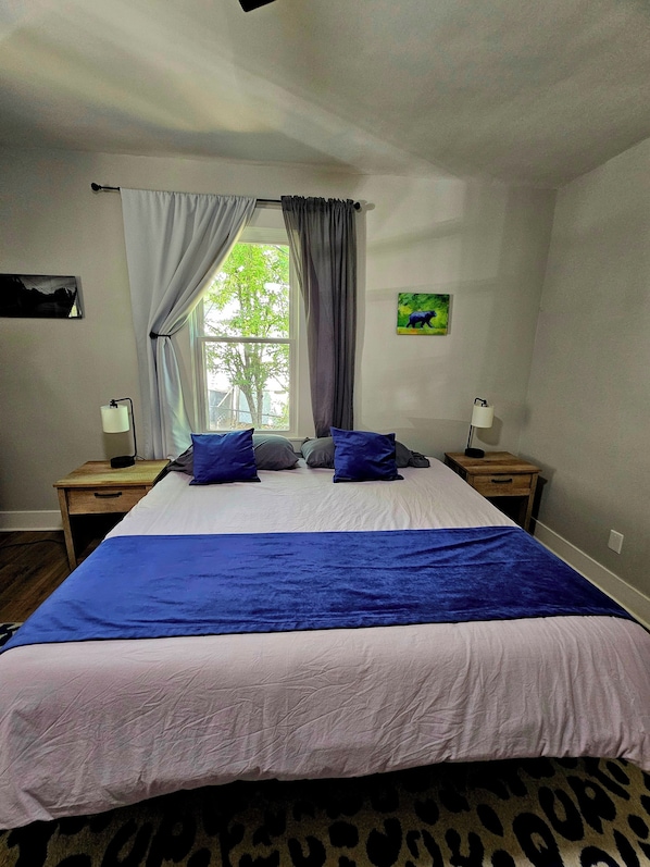 2 bedrooms, iron/ironing board, WiFi, bed sheets