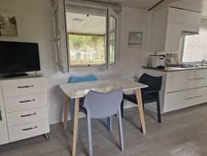 Dining - Vrbo Property (Saint-Gilles-Croix-de-Vie)