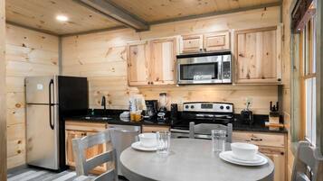 House, 1 King Bed with Sofa bed (Bear Necessity) | Private kitchen