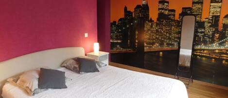 Iron/ironing board, WiFi, bed sheets