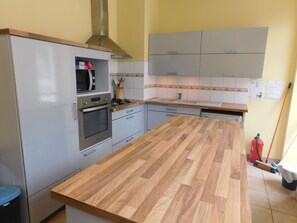 Private kitchen - Vrbo Property (Les Maillys)