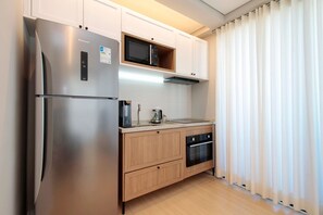 Apartamento | Cozinha privada | Geladeira grande, micro-ondas, cooktop