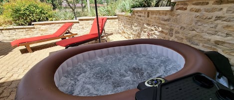 Bain à remous extérieur
