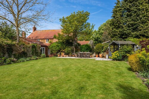 Holme Cottage - Four Bedroom Villa, Sleeps 8