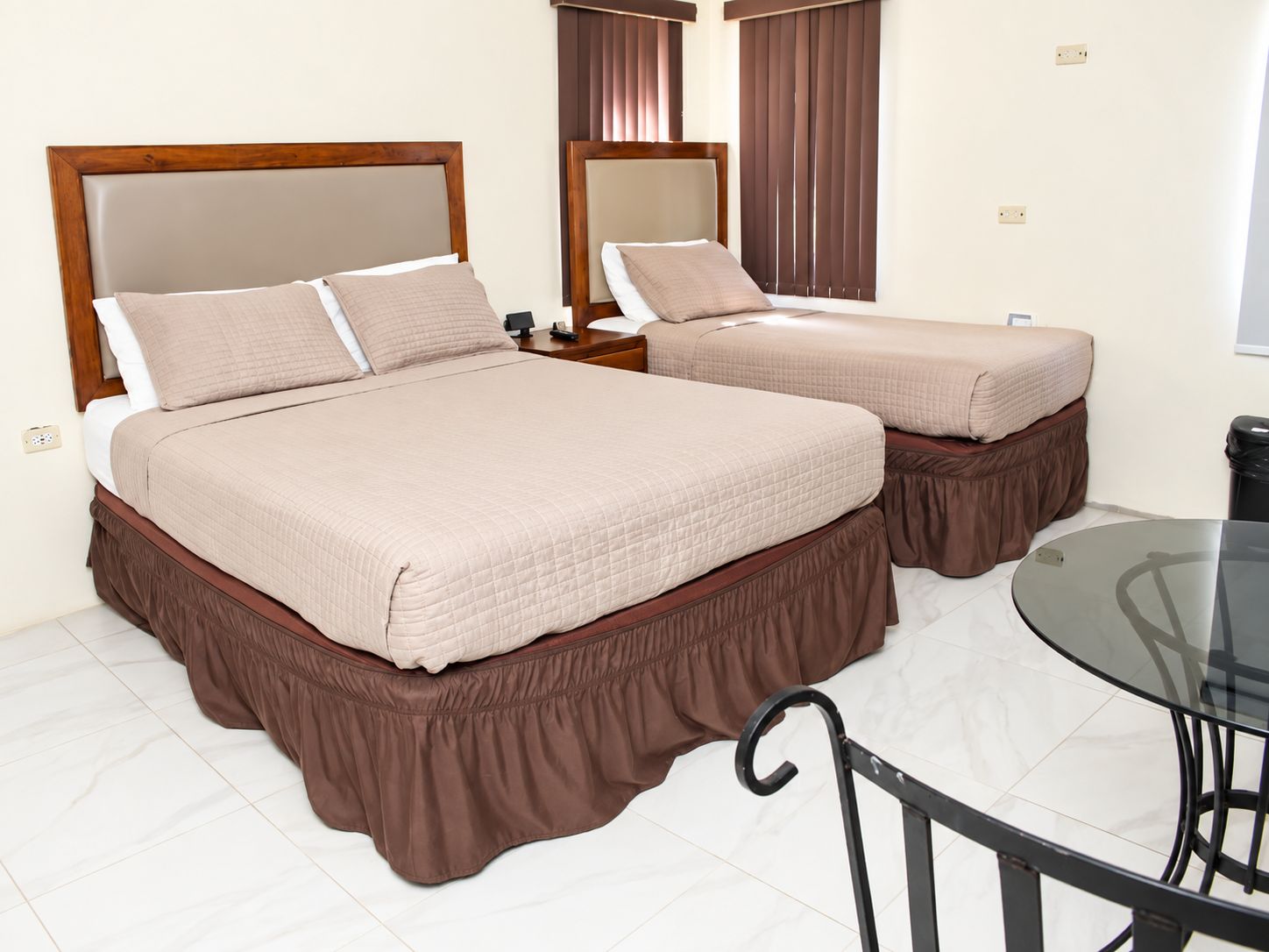Studio 3 with one queen bed and one single bed