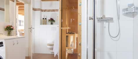 Douche, baignoire à remous, séchoir à cheveux