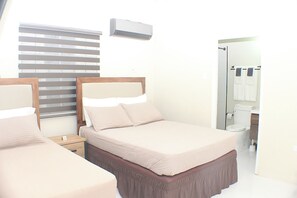 Desk, iron/ironing board, free WiFi, bed sheets - The Vista Inn Suite #6 (Falmouth)