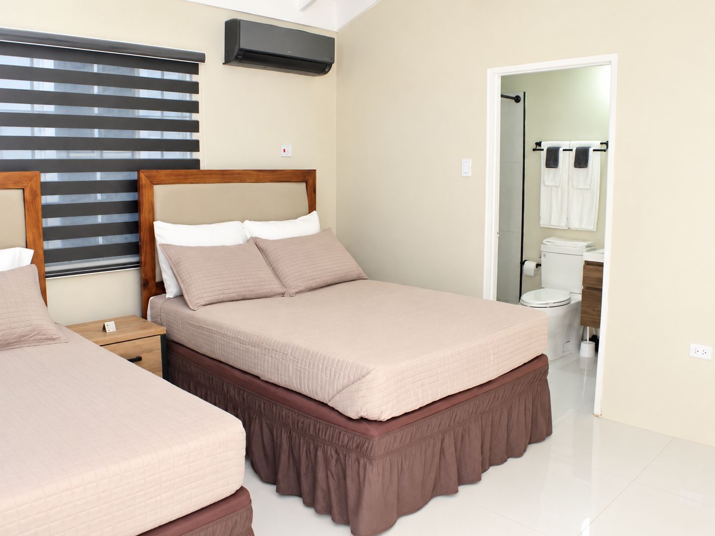 Bedroom with air conditioning and direct bathroom access