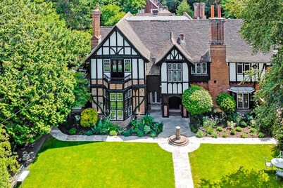 Highbury Mansion - Twelve Bedroom Villa, Sleeps 24