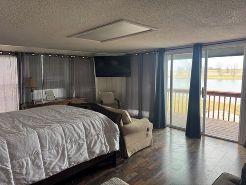 This charming suite is perched above a picturesque 75-acre winery.
