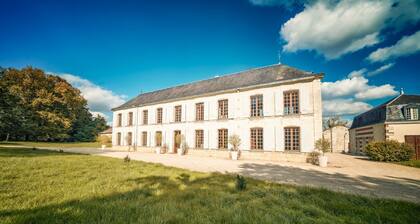 Le Manoir Richemont - Nine Bedroom Villa, Sleeps 22