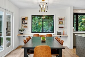 Dining - Private Riverfront • Sunroom • Hot Tub • Sleeps 8 (Sandy)