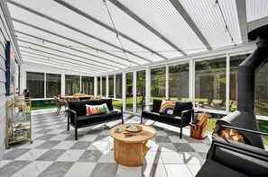 Outdoor dining - Private Riverfront • Sunroom • Hot Tub • Sleeps 8 (Sandy)