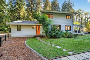 Exterior - Private Riverfront • Sunroom • Hot Tub • Sleeps 8 (Sandy)