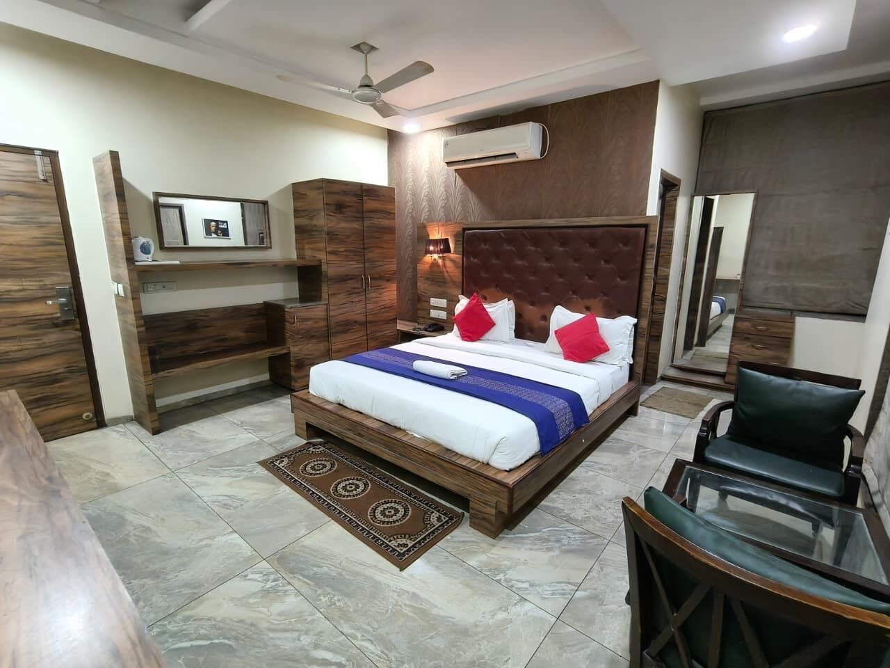 Deluxe Room, City View | Meja, Wi-fi percuma 