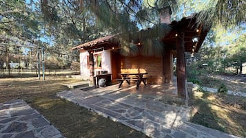 Suite estudio básica, vista a la ciudad | Restaurante al aire libre