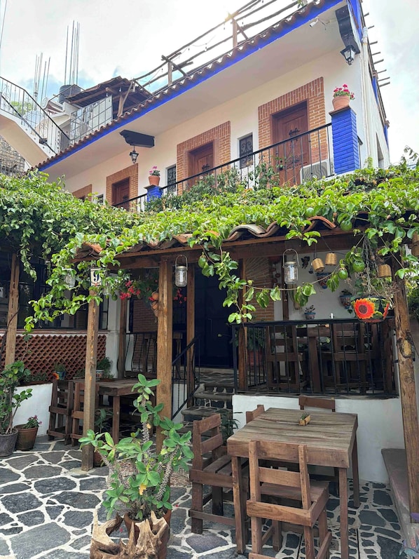 Outdoor banquet area - La Casona de Los Angeles de San Juan (Taxco)