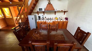 Suite estudio básica, vista a la ciudad | Restaurantes
