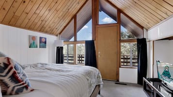 House, Multiple Beds (2661) | 3 bedrooms, individually decorated, individually furnished, bed sheets