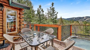 Chalet, Multiple Beds (2610) | Outdoor dining