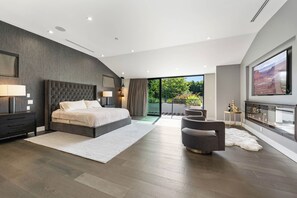 Room - New Gated Modern 6bd/5ba 5,700sf Courtside Estate in Encino w 85ft pool & spa! (Los Angeles)