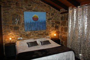 Iron/ironing board, Internet, bed sheets - Vrbo Property (Robleda- Cervantes)