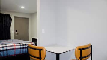 2 Room Suites with 2 King Beds Studio, Kitchenette, Non Smoking | Desk, laptop workspace, WiFi (free)