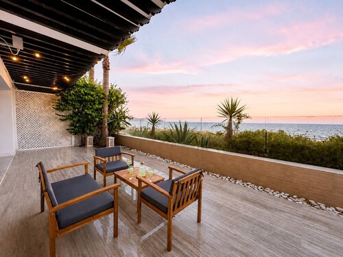 Marsa Cube House Beachfront Living in La Marsa