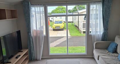 Primrose Valley 3-bed Caravan, Sleeps 8, Pets Ok