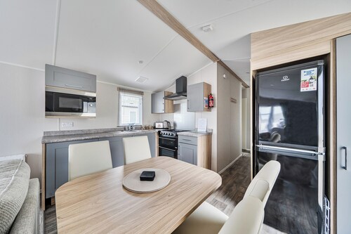 Primrose Valley 3-bed Caravan, Sleeps 8, Pets Ok