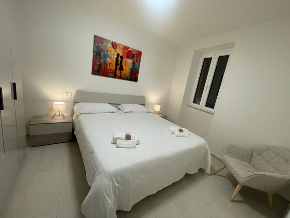 Cuna de viaje, wifi, ropa de cama