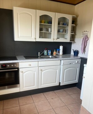 Fridge, oven, stovetop, dishwasher - Vrbo Property (Molbergen)