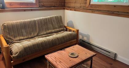 "The Nest" Cozy Log Cabin in Naples ME
