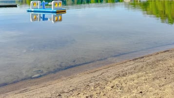 Beach nearby, sun loungers, beach towels